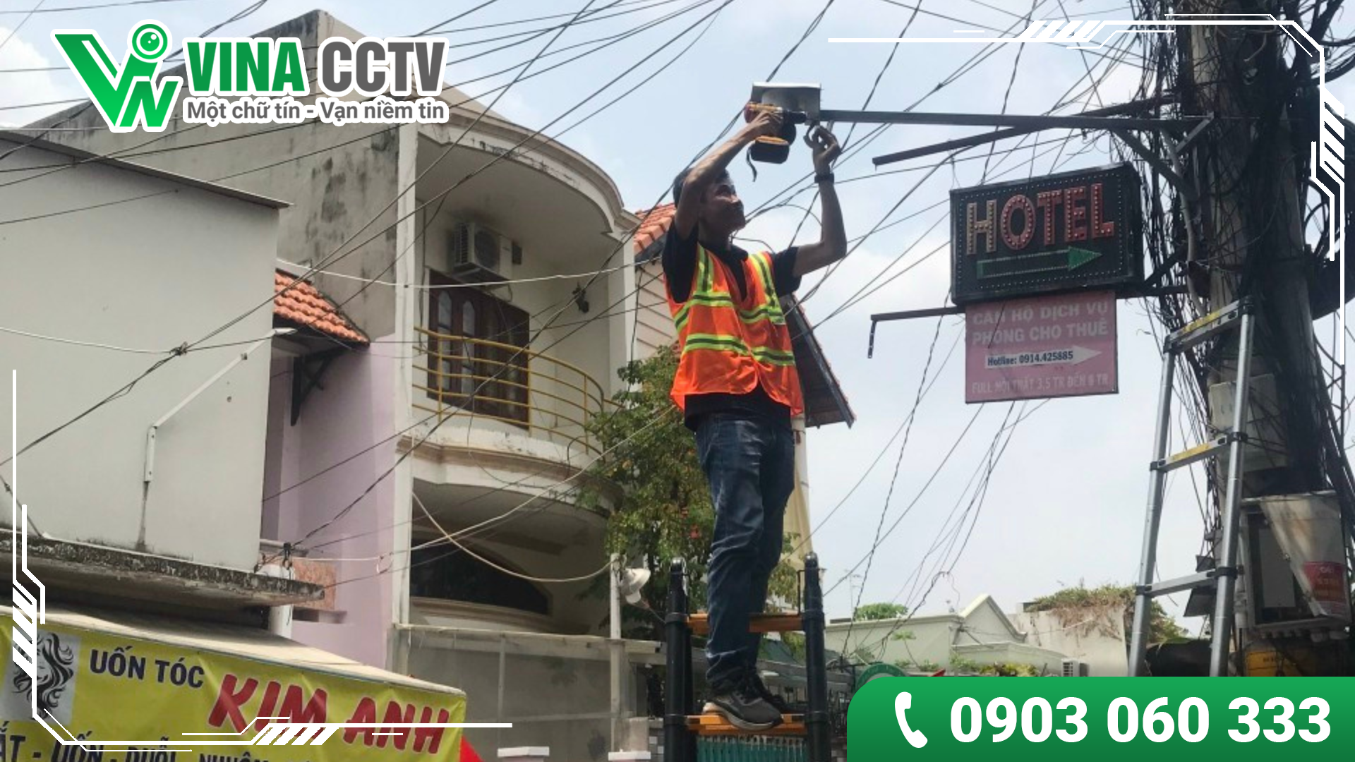 Kỹ thuật VINA CCTV đang canh chỉnh góc quan sát